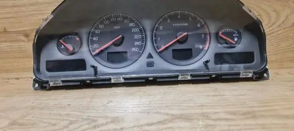 Volvo S60 Speedometer (instrument cluster) 9499668