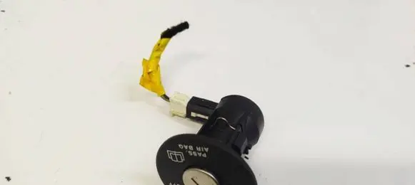 Passenger airbag on/off switch