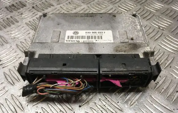 Volkswagen Polo Engine control unit/module 5WP4029802 03D906033F R31T2662