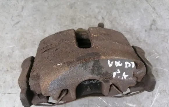Volkswagen PASSAT B7 Front brake caliper