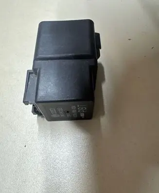 Volkswagen PASSAT B7 Other relay 3B0951253 V23136J104X05