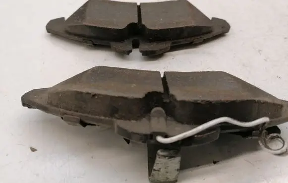 Mercedes-Benz 309 Brake pads (front) 