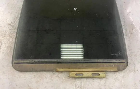 Mitsubishi Pajero Sport I Rear door window glass