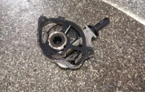 Mercedes-Benz E W212 Vacuum pump A6512300265