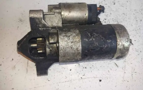 Peugeot 406 Starter motor M001T8008