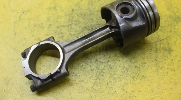 Volvo S60 Piston with connecting rod