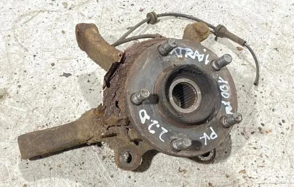 Nissan X-Trail T30 Front wheel hub spindle knuckle