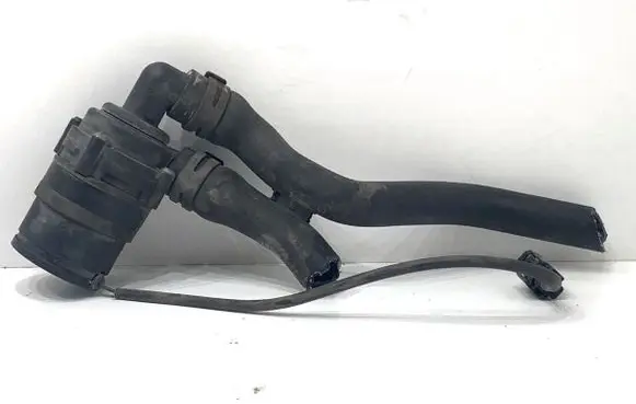Volkswagen Touran I Oil filter mounting bracket 