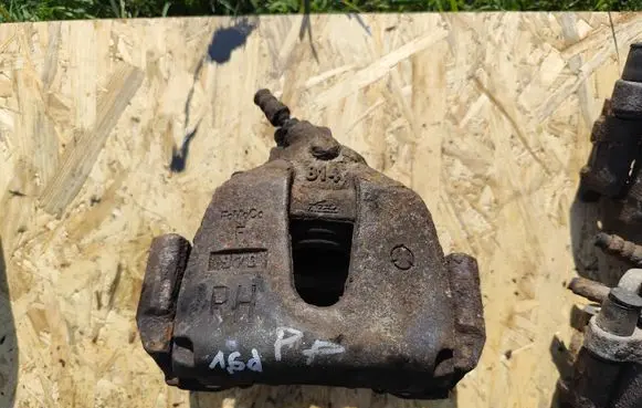 Front brake caliper