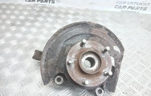 Nissan Qashqai+2 Front wheel hub spindle knuckle