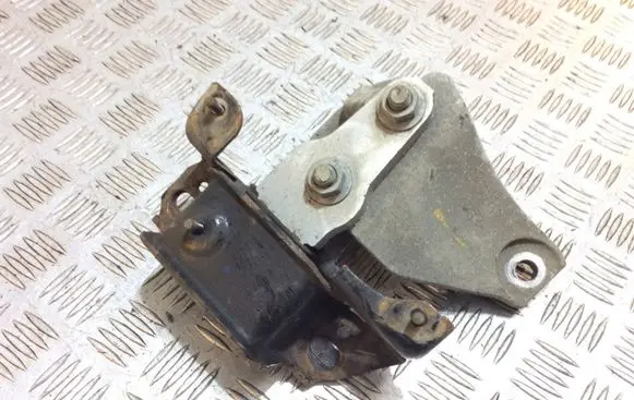 Ford Fiesta Engine mount bracket 8V517M121AE 8V517M125AB