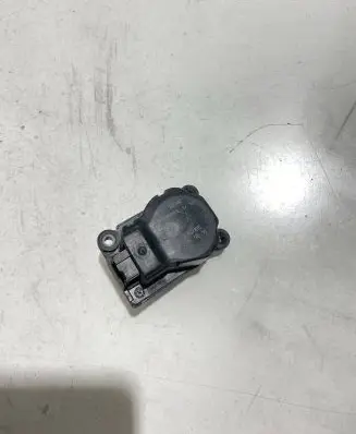 Opel Astra J Air flap motor/actuator U9518001