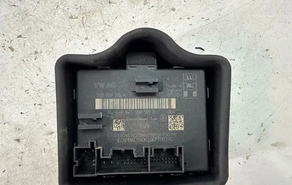 Audi Q3 F3 Door control unit/module 8W1959595D