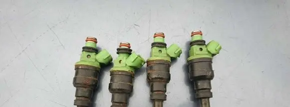 Mazda Protege Fuel injectors set 