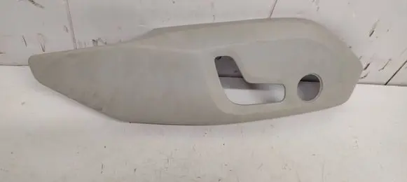 Volvo XC90 Front door seat control surround trim 39831636 39831637
