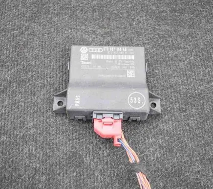 Audi A5 8T 8F Gateway control module 