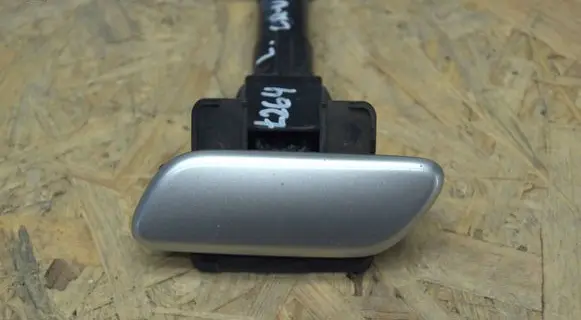 Honda CR-V Headlight washer spray nozzle 22694