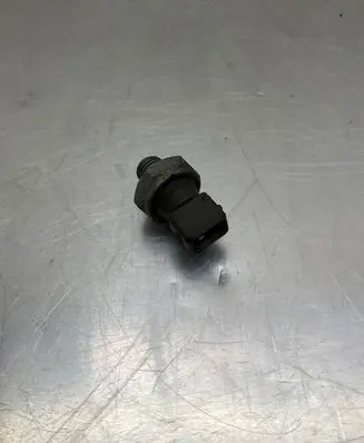 BMW 1 E81 E87 Oil pressure sensor 7568480