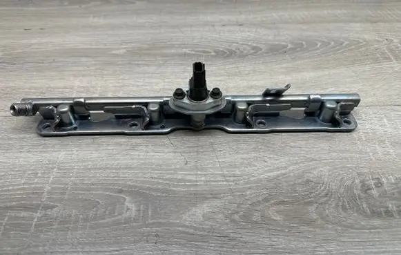 Toyota RAV 4 (XA50) Fuel distributor 8945833030 19E30 05C30