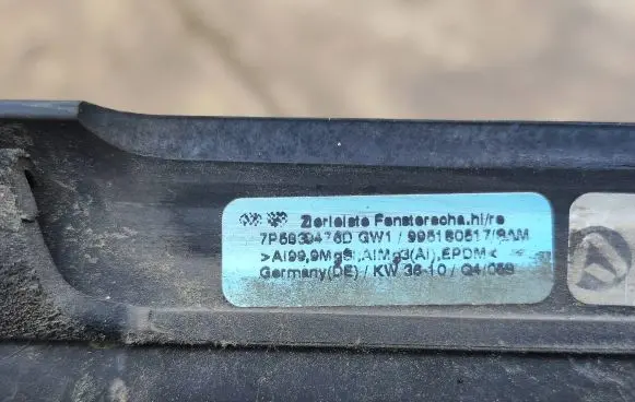 Porsche Cayenne (92A) Door glass trim 7P6030476D 996180517