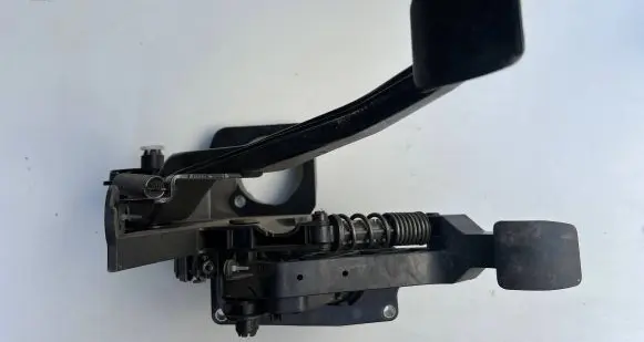 Mercedes-Benz B W245 Pedal assembly A1692902401 4010047C 376097