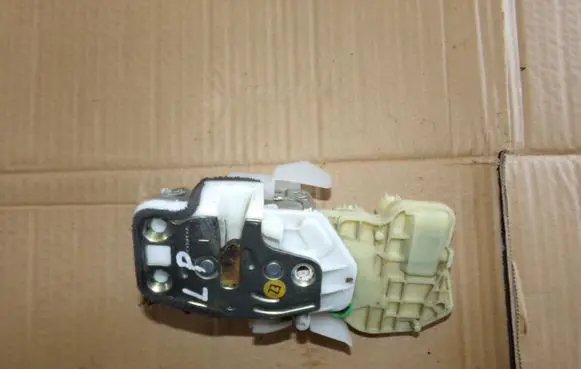 Honda Jazz Front door lock