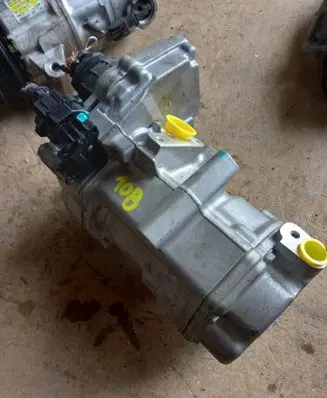 Renault Captur II Air conditioning (A/C) compressor (pump) 926003211R