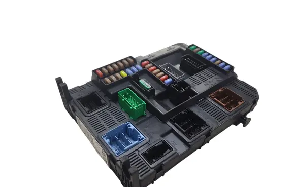 Peugeot 308 Fuse module 9807054180 20150312 20991245