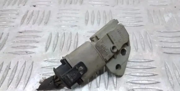 Volvo S40 Fuel pressure sensor 8699449