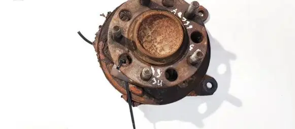 Rear wheel hub