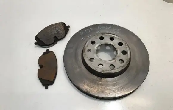 Volkswagen Golf VIII Front brake disc 5Q0615301H