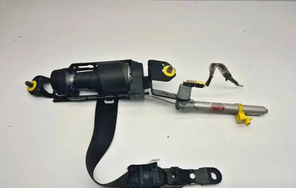 Volvo V70 Front seatbelt 30662740
