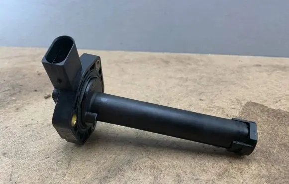 BMW 5 F10 F11 Oil level sensor 7607909 12617607909 12617567722