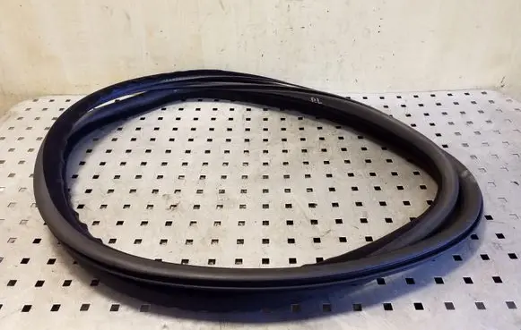 Volvo XC70 Front door rubber seal S1XMA