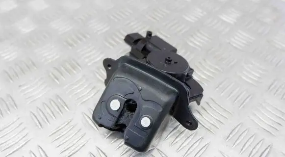 Toyota C-HR I Tailgate/trunk/boot lock/catch/latch 69350F4010