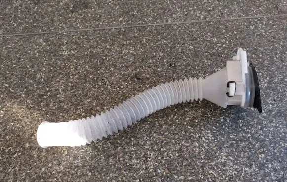 Toyota RAV 4 (XA30) Window washer liquid tank fill tube 