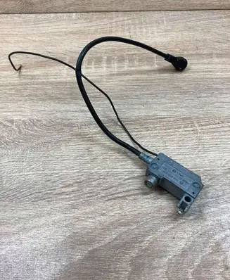 Volkswagen PASSAT B5 Antenna control unit 1H0035551