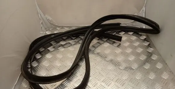 Nissan Qashqai Loading door rubber seal (on body) 