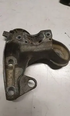 Audi A6 S6 C5 4B Engine mounting bracket 8E0199352