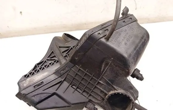 Audi A4 S4 B8 8K Air filter box 8R0133837D