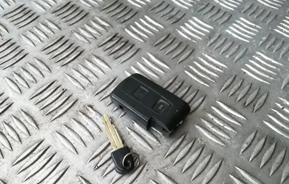 Toyota Corolla Verso AR10 Ignition key/card 