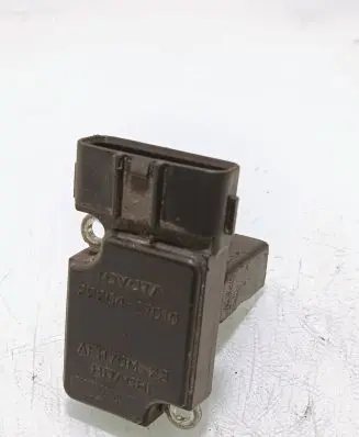 Toyota Corolla E120 E130 Mass air flow meter 2220427010 3204 AFH70M23