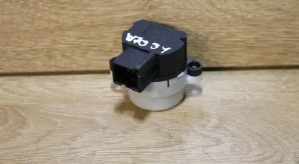 Volvo V70 Ignition lock contact 8645228