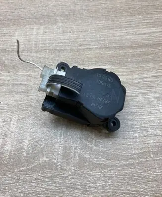 Mercedes-Benz S W220 Air flap motor/actuator 38236 EAM501