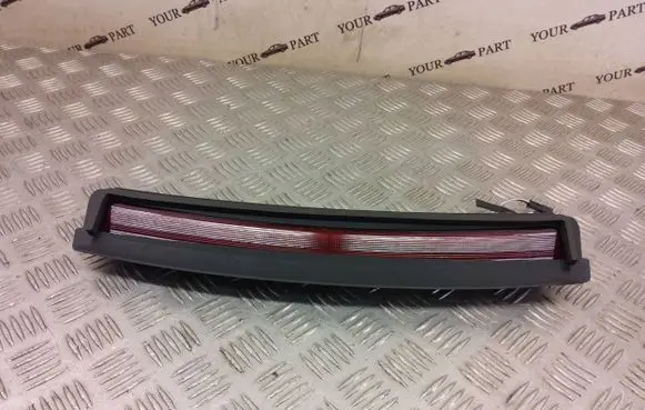 Tesla Model 3 Third/center stoplight 1077405500F