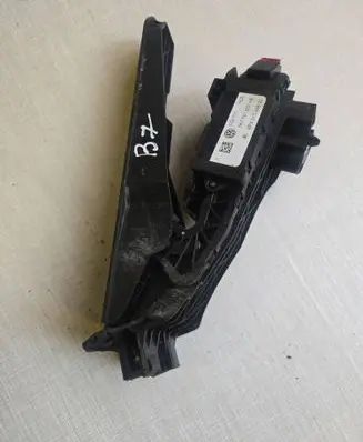 Volkswagen PASSAT B7 Accelerator throttle pedal 1K1721503AB 6PV01049800