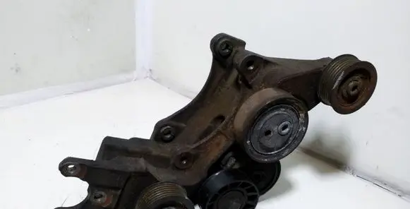 Suzuki Grand Vitara I Generator/alternator bracket 