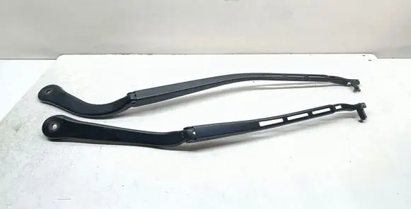 Front wiper blade arm