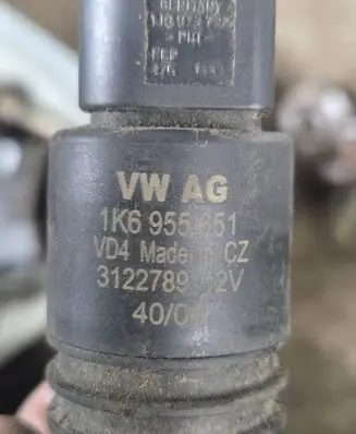 Volkswagen Golf V Windscreen/windshield washer pump 3122789 1K6955451
