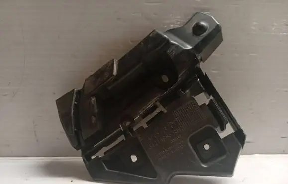 Fender mounting bracket